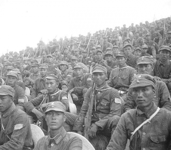 抓了100多俘虜，返回途中一個偽軍悄悄溜掉了，誰也沒注意