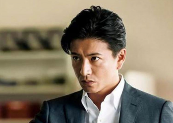 26年前沒得到王菲，26年後又去撩她女兒，他是誰呢？