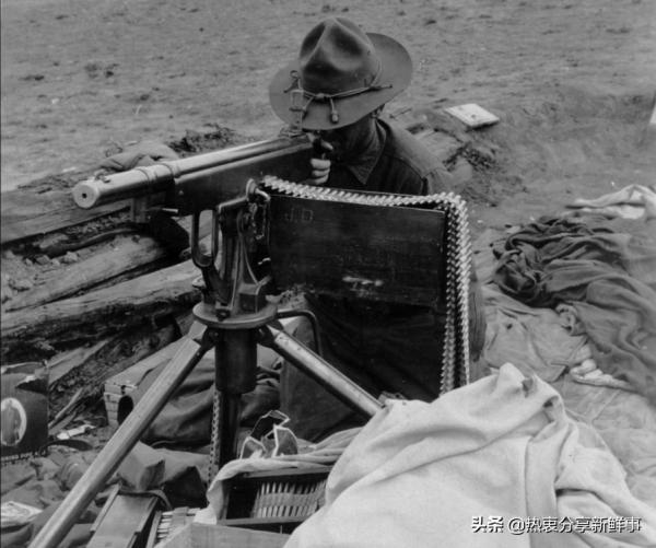 機槍讓海軍陸戰隊感謝他們在戰爭中的作用