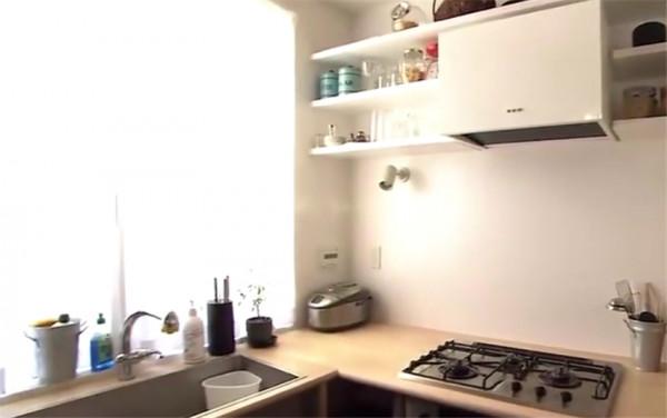 日本小夫妻住70㎡“旗杆房”,室內卻一堵牆都沒有?這能住? 日本小夫妻住70㎡“旗杆房”,室內卻一堵牆都沒有?這能住?