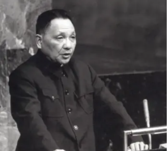 80年記者犀利提問鄧小平:會保留毛主席像嗎?鄧小平7字回答受贊 80年記者犀利提問鄧小平:會保留毛主席像嗎?鄧小平7字回答受贊