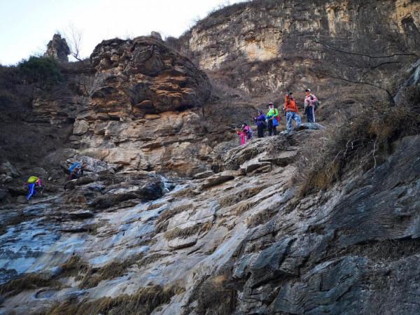 第一次感覺下山路望不到盡頭虐心的菩薩廟環穿 第一次感覺下山路望不到盡頭虐心的菩薩廟環穿
