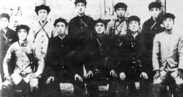 紅軍創始人之一，犧牲時只有26歲，不死當為元帥