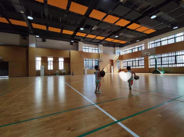 “40多歲生孩子，能跟得上孩子的體力嗎？”30歲的雙胞胎媽媽發問