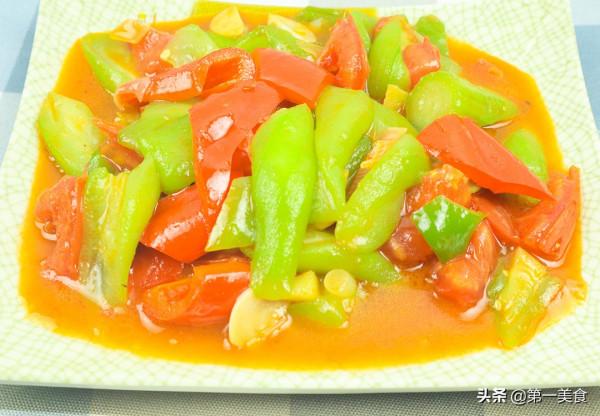 廚師長分享燒絲瓜的家常做法，學會這幾個技巧，絲瓜翠綠不發黑