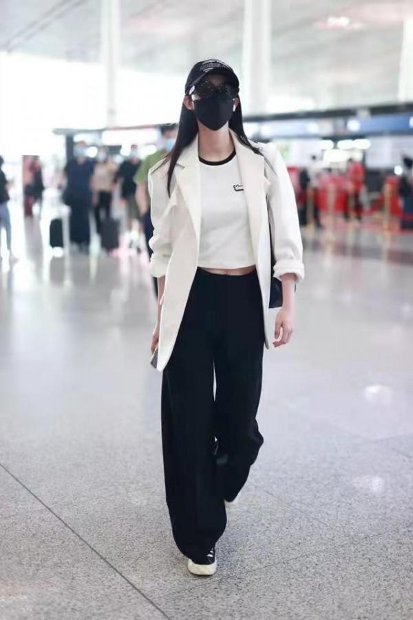 穿長褲的時候到了,今年流行四款褲子,顯高又顯瘦 穿長褲的時候到了,今年流行四款褲子,顯高又顯瘦