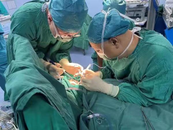 解放軍總醫院第七醫學中心兒科醫學部巧手拆“瘤彈” 解放軍總醫院第七醫學中心兒科醫學部巧手拆“瘤彈”