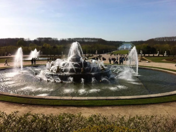 當歐式古典碰上現代工業,狠狠拿捏了 當歐式古典碰上現代工業,狠狠拿捏了