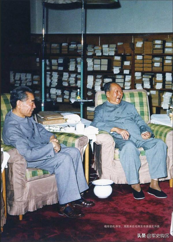 毛主席、朱德主動挑糧，戰士們還搶先一步，行動讓毛主席十分感動