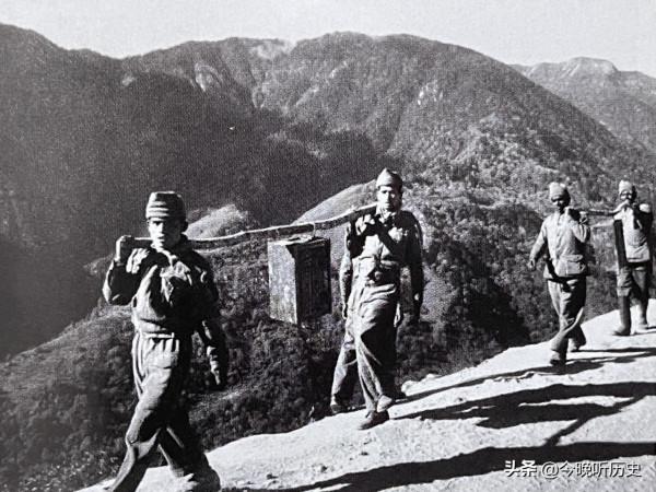 1962印軍向前沿派出偵察隊，休息時軍官煮紅茶，炊煙被我軍察覺