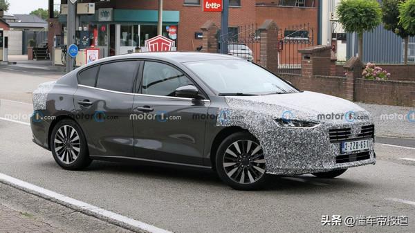 新車｜對標高爾夫，搭載1.5T發動機！新款福特福克斯三廂版諜照