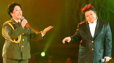 韓紅：6歲父親去世，9歲母親改嫁，奶奶把所有的愛給了我