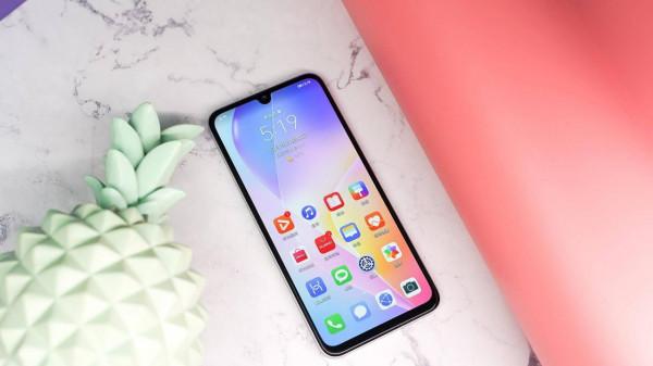 華為突然開賣新機,一切讓人沒有想到,麒麟芯配鴻蒙OS僅售2099元 華為突然開賣新機,一切讓人沒有想到,麒麟芯配鴻蒙OS僅售2099元