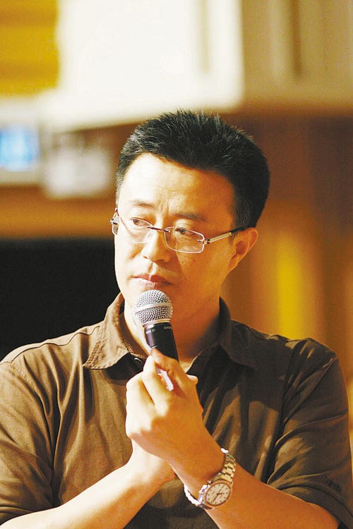 白燕升：對癱瘓的髮妻不離不棄，妻子為他高齡產子，今兒女雙全