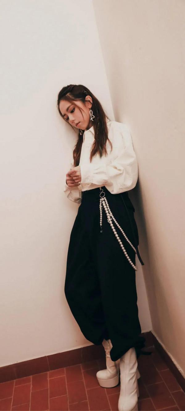 鄧紫棋桌布｜窈窕神女顏