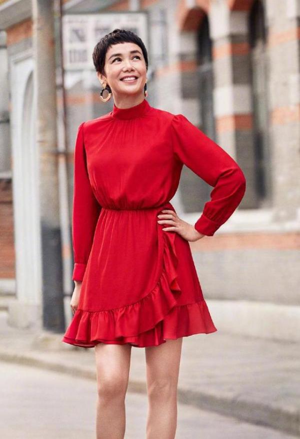 蔣雯麗快“60歲”了,一身黑色穿搭洋氣又減齡,越老越有氣質 蔣雯麗快“60歲”了,一身黑色穿搭洋氣又減齡,越老越有氣質