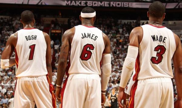 詹姆斯10年不離開騎士會咋樣?球迷:哪怕無冠也比現在風評好 詹姆斯10年不離開騎士會咋樣?球迷:哪怕無冠也比現在風評好