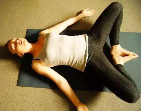 瑜伽的姿勢 瑜伽的姿勢