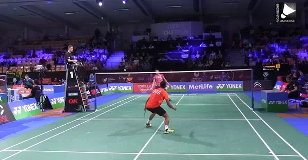 羽毛球單打步法總則和三分則，在保持重心前提下，使重心位移最少