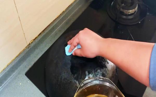 別怕家裡油煙機又髒又油，只需一個口罩，不用拆卸，馬上煥然一新