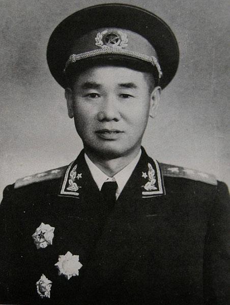 師長陳再道單騎衝陣,殺敵無數,徐向前大怒:看來騎兵團缺個排長 師長陳再道單騎衝陣,殺敵無數,徐向前大怒:看來騎兵團缺個排長