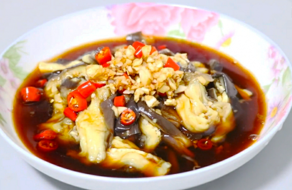 女人要想“老的慢”，多吃這5種食材，營養全面，面如桃花顯年輕