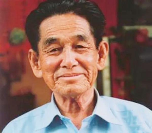 彭家聲晚年近況：家中懸掛“壽”字字幅，年近百歲依舊滿頭黑髮