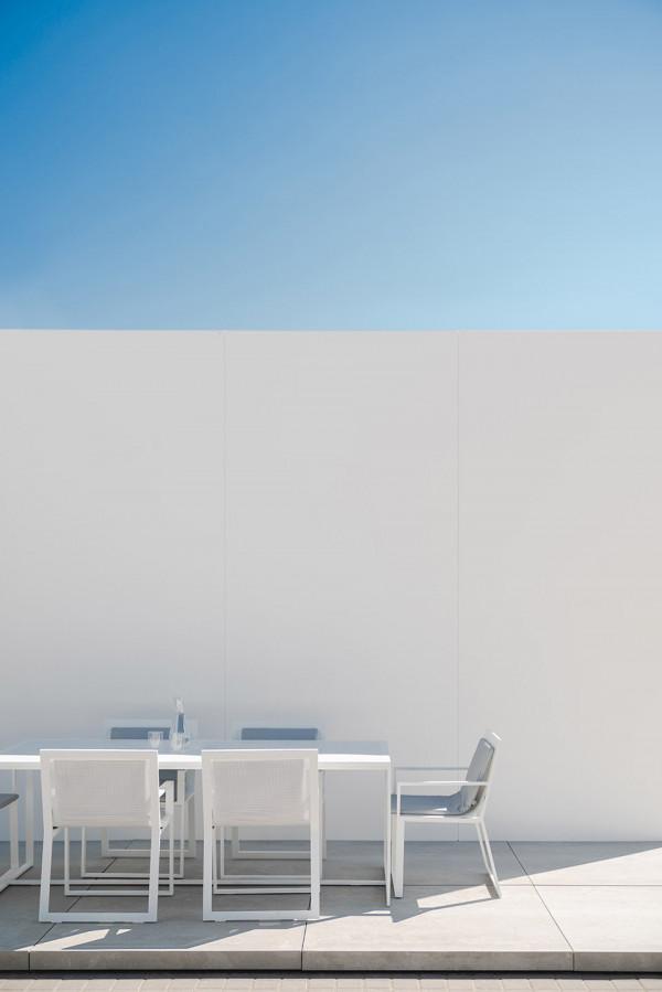 極簡主義創新型住宅:細節精確完美,居住空間冰冷又高階 極簡主義創新型住宅:細節精確完美,居住空間冰冷又高階