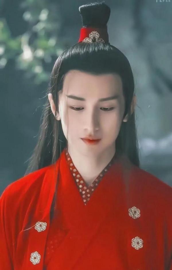 誰說大紅太俗氣?這6位紅衣造型又酷又颯,歪頭殺邪媚直擊觀眾心 誰說大紅太俗氣?這6位紅衣造型又酷又颯,歪頭殺邪媚直擊觀眾心