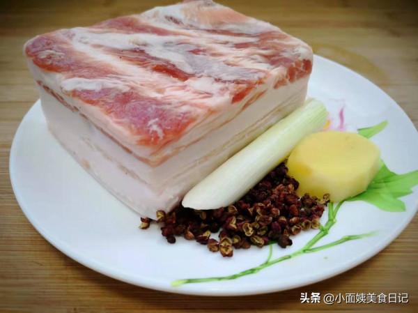 一到冬天,家人就饞這肉,簡單加料上鍋一蒸,鮮嫩多汁,真好吃 一到冬天,家人就饞這肉,簡單加料上鍋一蒸,鮮嫩多汁,真好吃