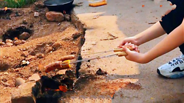 重慶村莊地上冒火60年不滅,村民用來燒水做飯,原來國外也有 重慶村莊地上冒火60年不滅,村民用來燒水做飯,原來國外也有