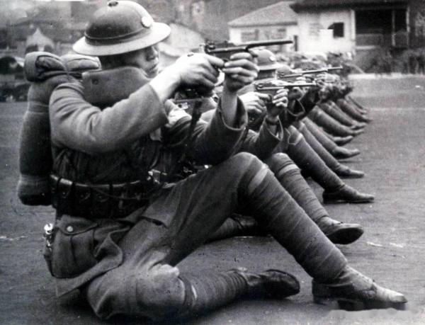 駁殼槍打法之“橫著掃射”真有用嗎？