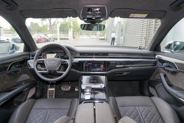 車長超5米3，配V8動力4秒破百，售價210&period;78萬，近距離體驗奧迪S8