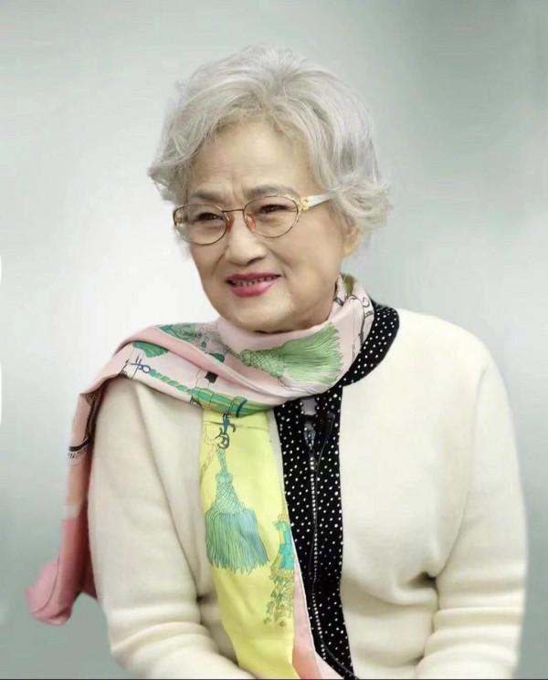 王文娟94歲風韻猶存,穿搭優雅又素淨,骨子裡就透出黛玉的溫柔勁 王文娟94歲風韻猶存,穿搭優雅又素淨,骨子裡就透出黛玉的溫柔勁