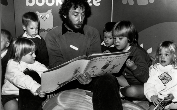 這個外國爺爺給網友帶來了無限快樂的表情包!而他的人生讓人心疼 這個外國爺爺給網友帶來了無限快樂的表情包!而他的人生讓人心疼