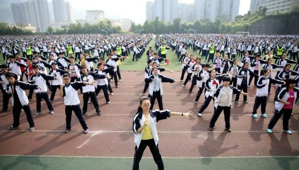 “歪果仁”眼裡的中國VS現實中的中國，漫畫火了央視也忍不住點贊