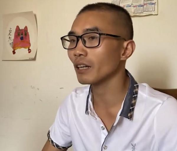 四川千萬富豪,老婆捲款70萬跑了,他破產後,帶女兒擺攤賣冰粉 四川千萬富豪,老婆捲款70萬跑了,他破產後,帶女兒擺攤賣冰粉