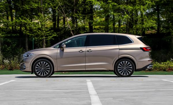 大眾中大型高階MPV,宜商宜家的威然,實力不輸GL8 大眾中大型高階MPV,宜商宜家的威然,實力不輸GL8