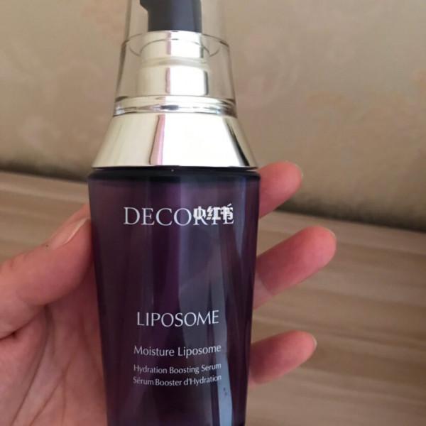 精華液推薦：美白補水抗氧化，讓暗沉缺水的肌膚變得紅潤有光澤