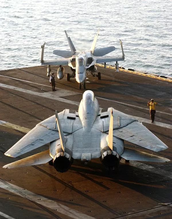 003到底需要什麼樣的艦載機 中型五代&plus;重型殲-15 電子戰機很關鍵