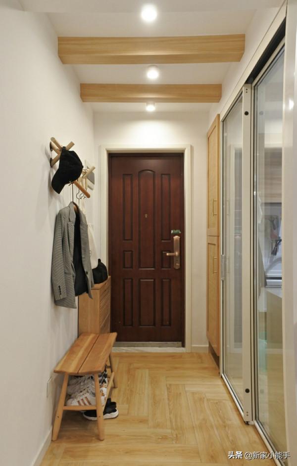 她家94平原木風新房,第一次見沙發不靠牆,個性又實用,值得參考 她家94平原木風新房,第一次見沙發不靠牆,個性又實用,值得參考