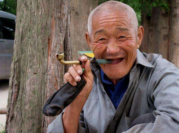 同樣抽菸又喝酒，為什麼有人活得長久，有人年紀輕輕就進了ICU？