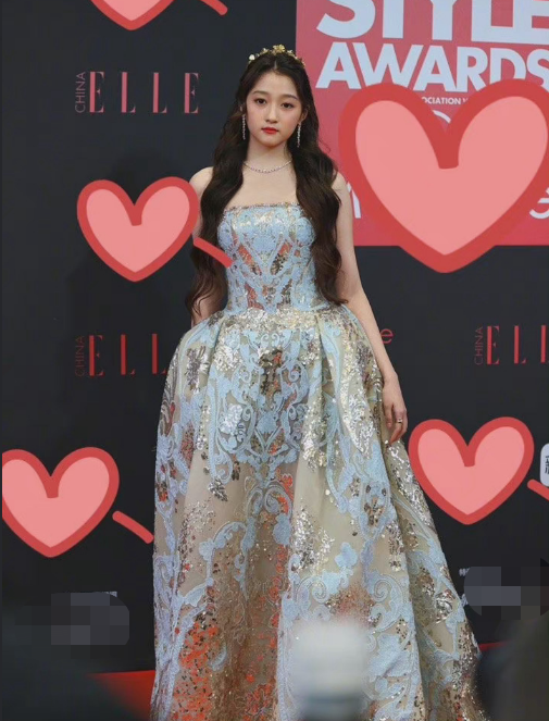 ELLE紅毯:熱巴唐嫣翻車、關曉彤照騙,劉詩詩娜扎變花仙子太驚豔 ELLE紅毯:熱巴唐嫣翻車、關曉彤照騙,劉詩詩娜扎變花仙子太驚豔