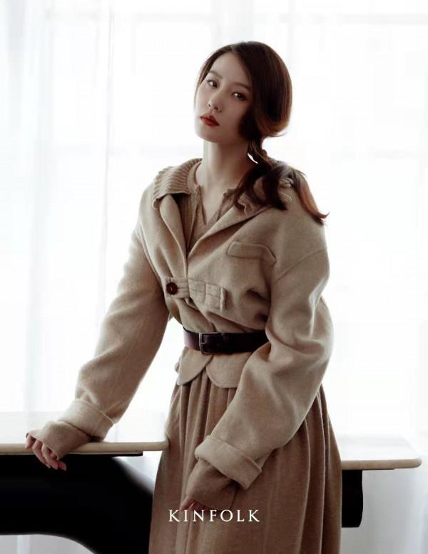 國貨真爭氣！劉詩詩穿國產時裝登大片，高階感不輸倪妮Gucci造型