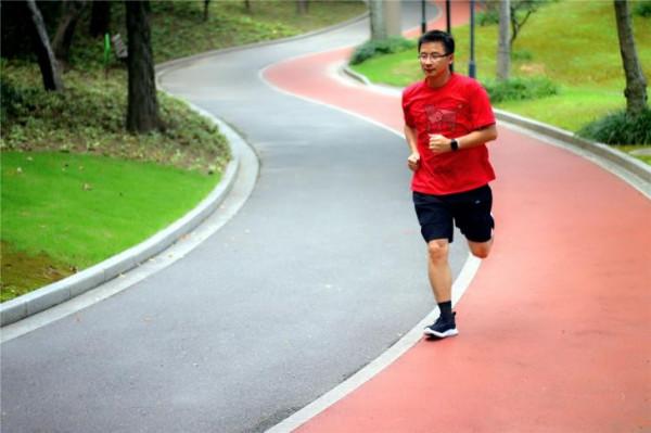 百元輕運動跑鞋推薦 咕咚走跑鞋5K 2.0版 輕鬆一腳蹬緩震更舒適 百元輕運動跑鞋推薦 咕咚走跑鞋5K 2.0版 輕鬆一腳蹬緩震更舒適