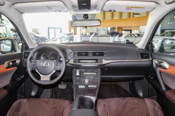 評測雷克薩斯CT，搭配1.8L發動機，油電混動，品質做工