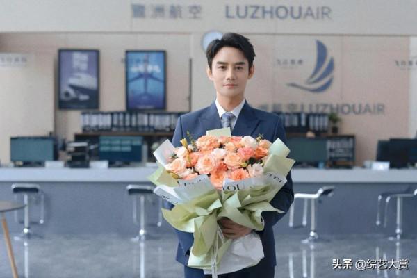 王凱新劇《向風而行》殺青 氣質超群引期待