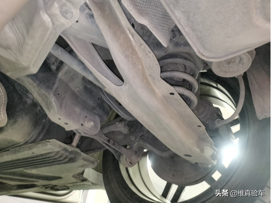 7年車齡的賓士CLA貶值20多萬,白色車身在檢測師眼中逐漸“變黑” 7年車齡的賓士CLA貶值20多萬,白色車身在檢測師眼中逐漸“變黑”