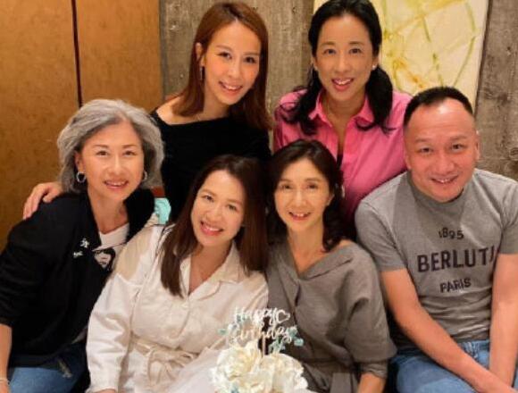 50歲的張智霖鬍子自然白了,人都是會自然老去的啊 50歲的張智霖鬍子自然白了,人都是會自然老去的啊