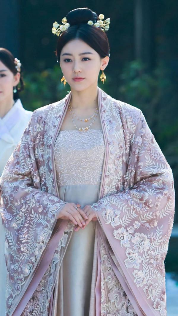 “天生壞人”，這6位“反派臉”女星演壞人入木三分，氣得人牙癢